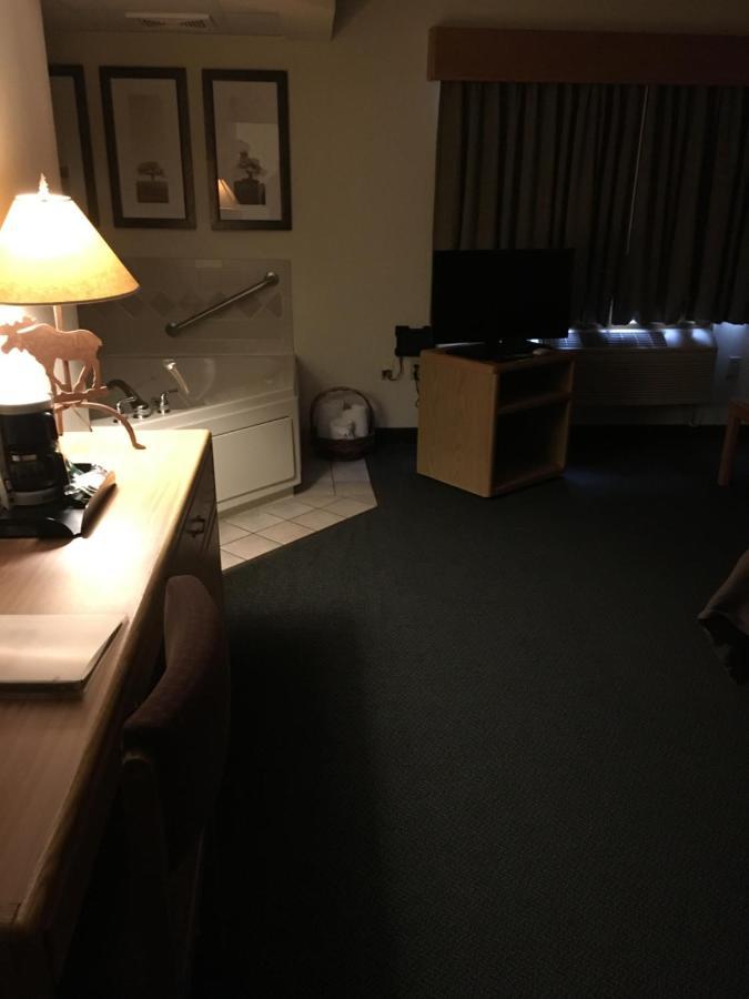 Moose Lake Lodge & Suites Eksteriør billede