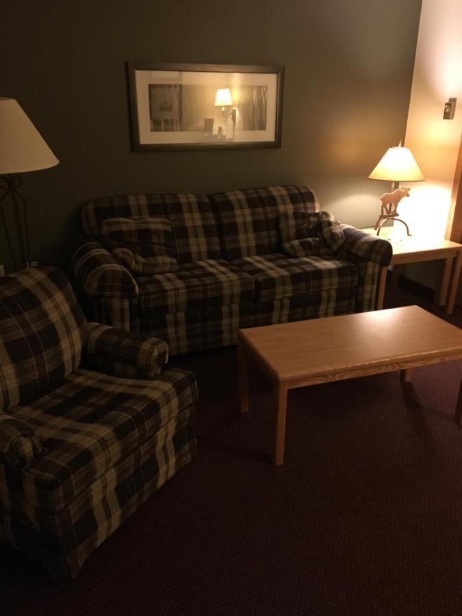 Moose Lake Lodge & Suites Eksteriør billede