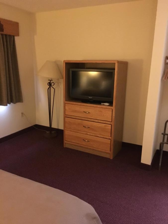 Moose Lake Lodge & Suites Eksteriør billede