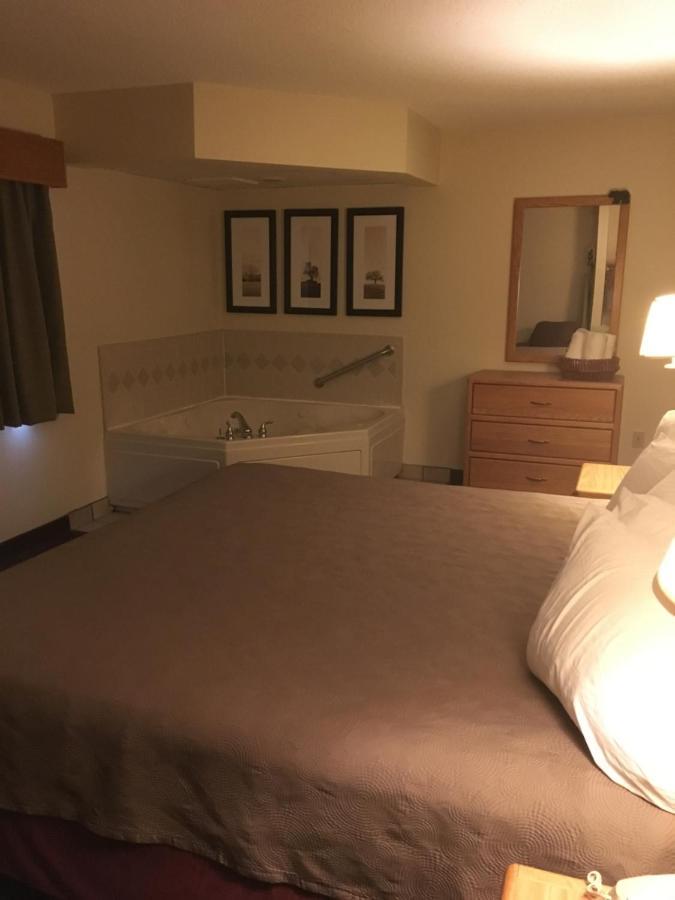 Moose Lake Lodge & Suites Eksteriør billede